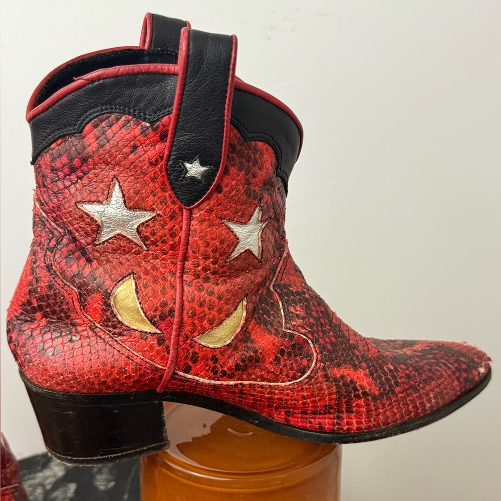 Red and Black Western Boots with Star and Moon design cowboy boot - Picture 2 of 14